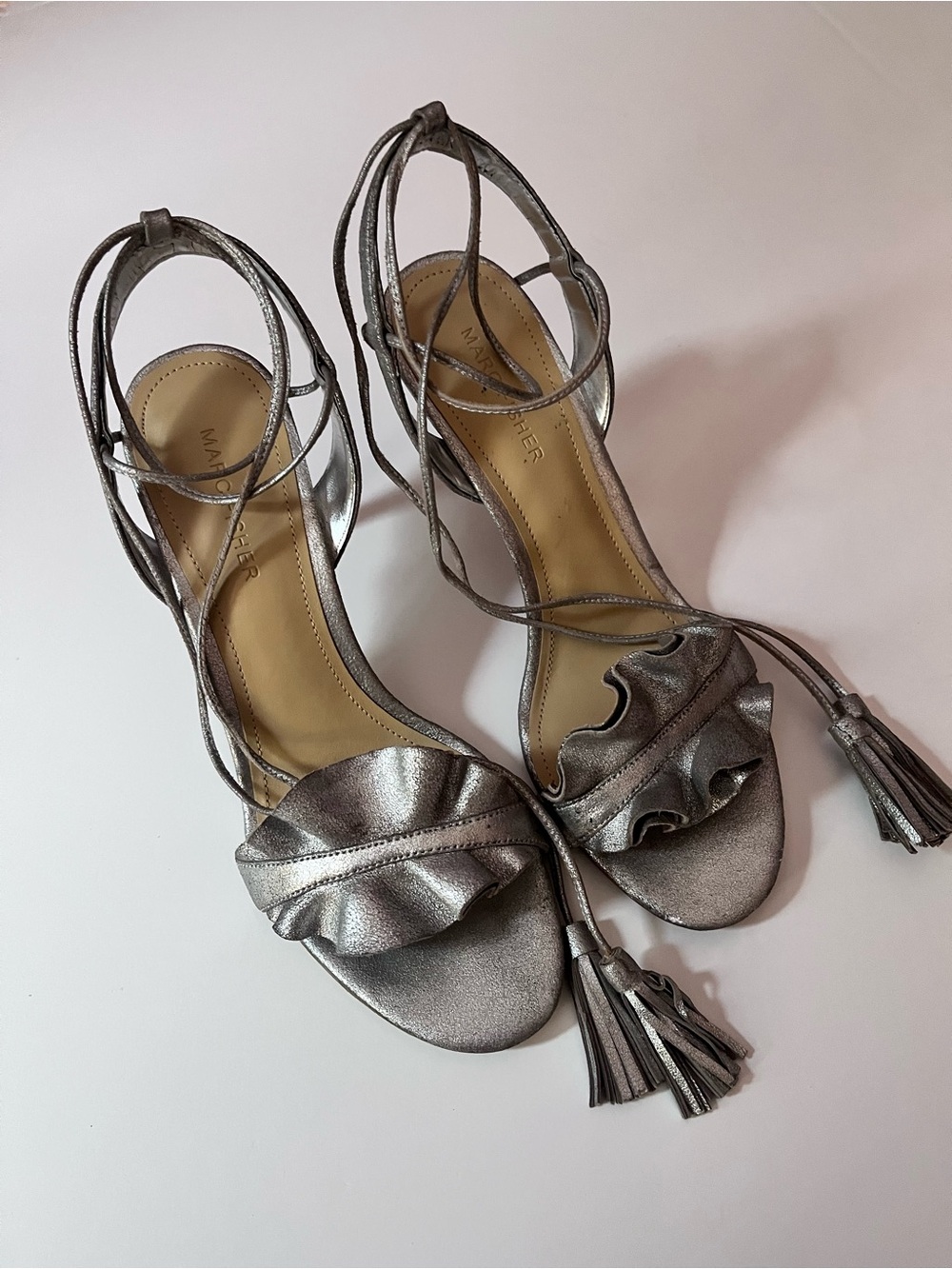 Marc Fisher Bamba Silver Metallic Ruffle Gladiator Tassel Wrap High Heels 8.5M